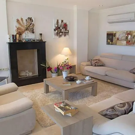Sleeps 9 Pool Air Con Wifi Vilă