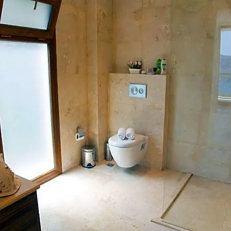 Sleeps 9 Pool Air Con Wifi Vilă